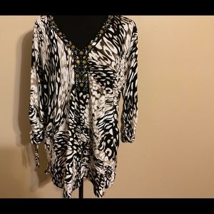 JM Collection bejeweled tunic, size L .Colors are Black, tan and white, slimming